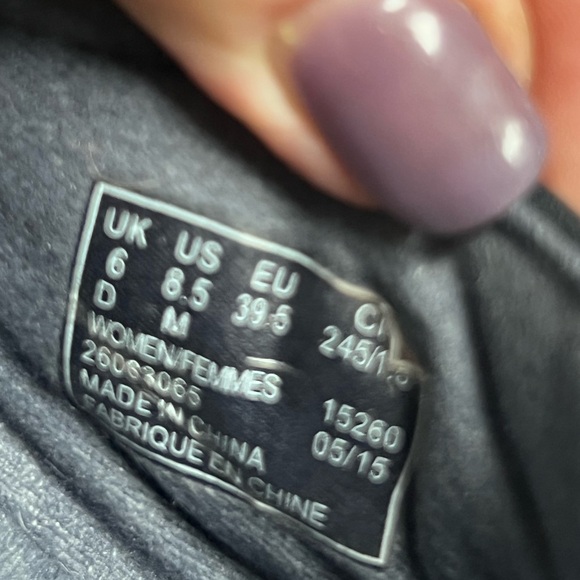 Clarks Slip On Shoes EUC - Picture 15 of 17